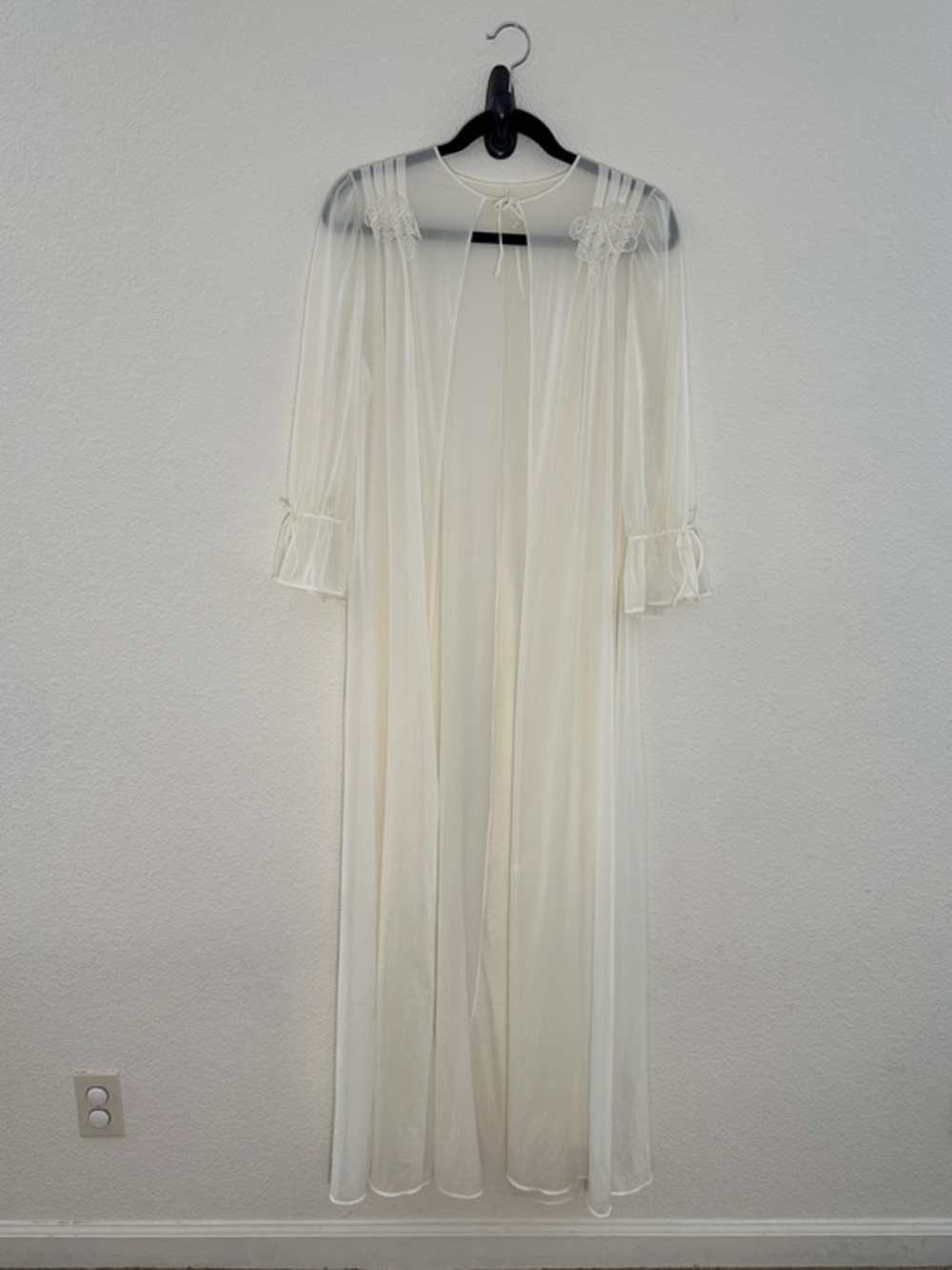 Vintage Cream Embroidered 3/4 Sleeve Maxi Sheer Robe Kimono Peignoir Cottagecore